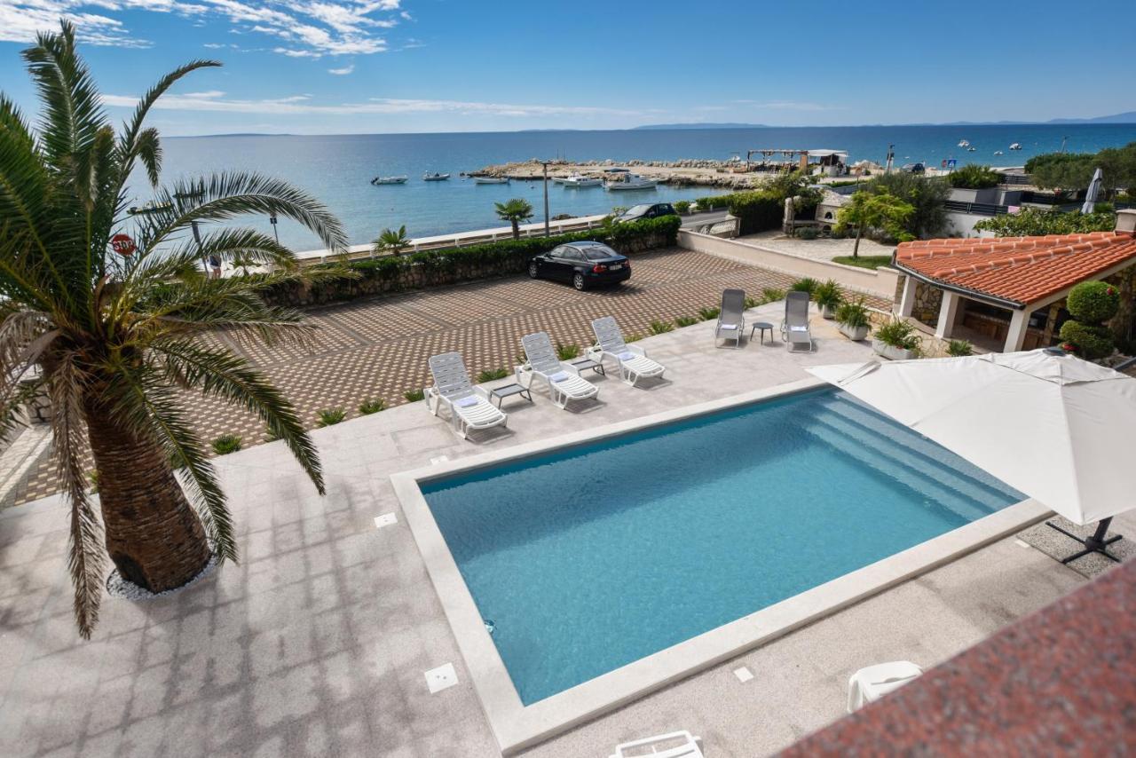 Beachfront Tolo With Pool Novaglia