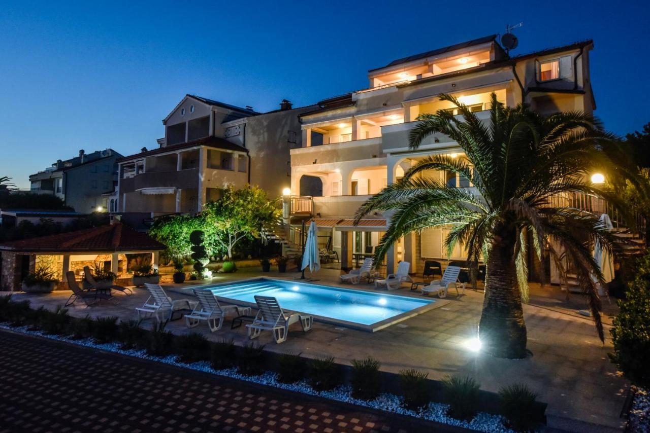 Beachfront Tolo With Pool Appartamento *