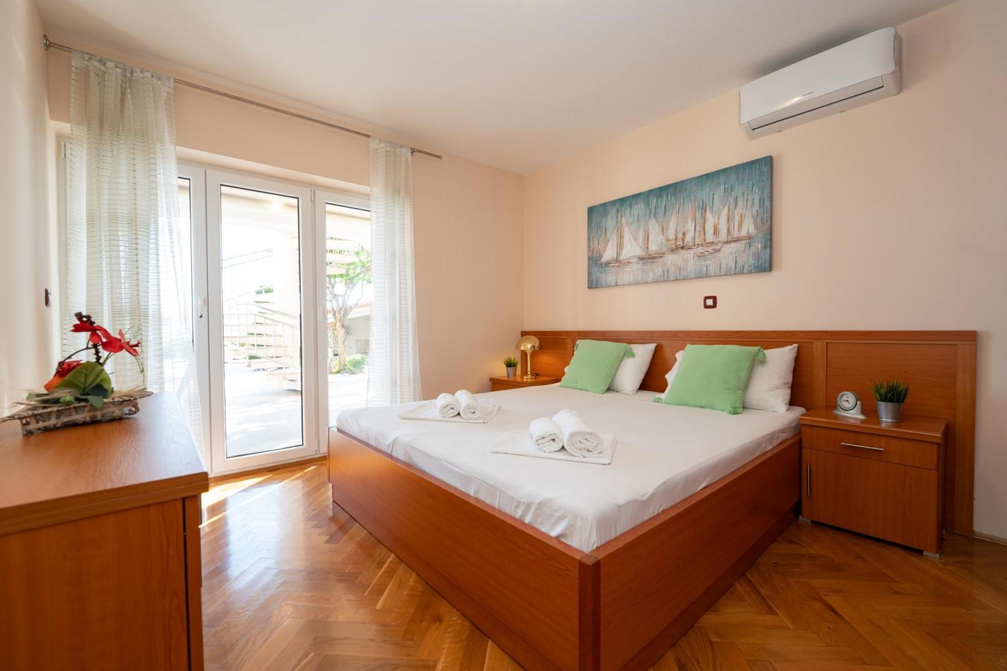 Appartamento Beachfront Tolo With Pool Novaglia